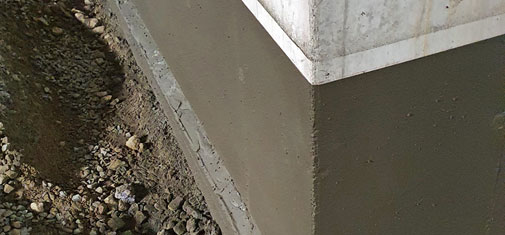 MC-Proof 600 Xtra – 新型單組份防水漿料，具有卓越的裂縫橋接性能，可以噴塗、傾倒鋪展和抹塗，並具有廣泛的應用範圍。 無論是新建地基和立柱、預製廠房和大廳建築、儲水槽池的防水，以及停車場地基和支柱的表面防水保護，皆可使用本產品。